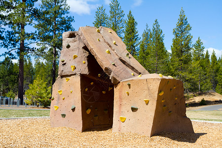 在公园攀岩墙墙壁岩石学校扶手结构岩壁校园把手操场背景图片