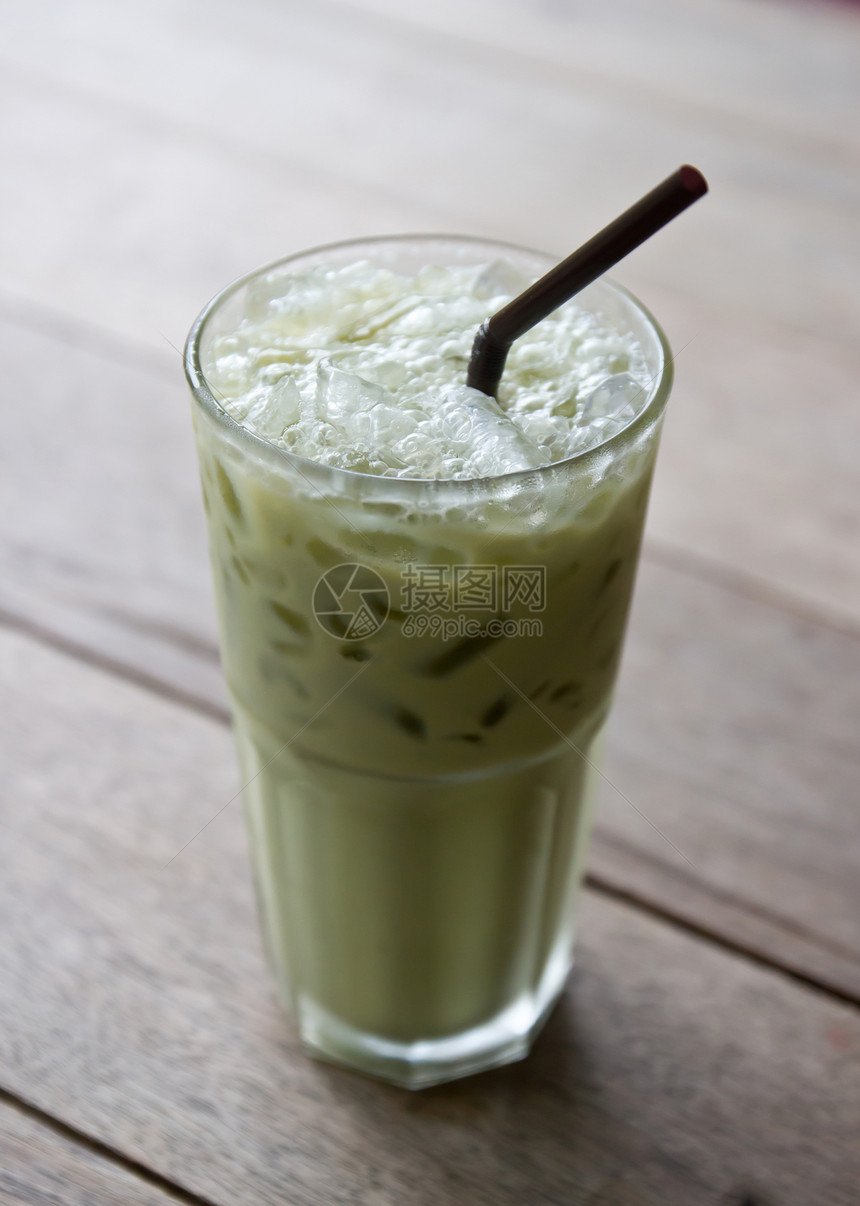 绿茶液体冷饮餐具玻璃杯子健康饮食盘子饮料绿色一杯茶图片