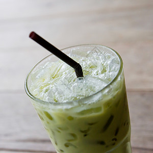 绿茶冷饮液体绿色玻璃饮料盘子一杯茶餐具杯子健康饮食背景图片