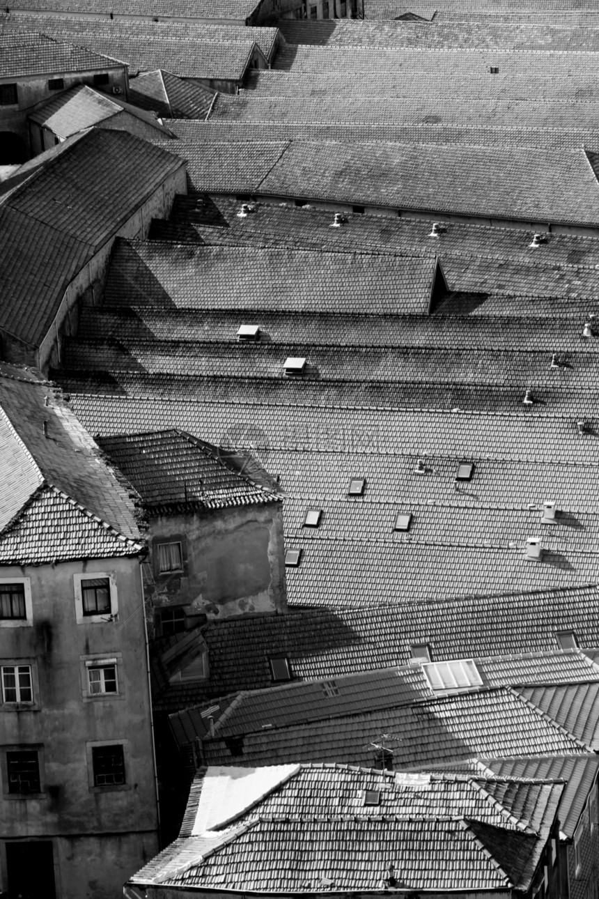 葡萄牙 波尔图市 黑白屋顶图片