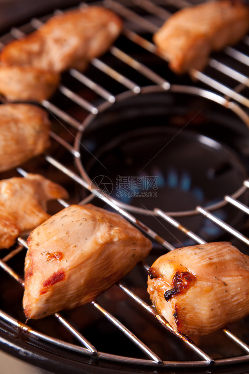 烤煤气的鸡肉图片
