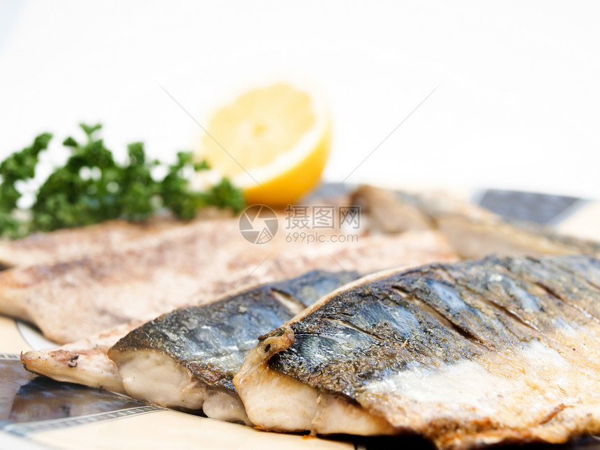 煎竹鱼的炸肉香菜工作室荒野海洋黄色海鲜动物食物油炸营养图片