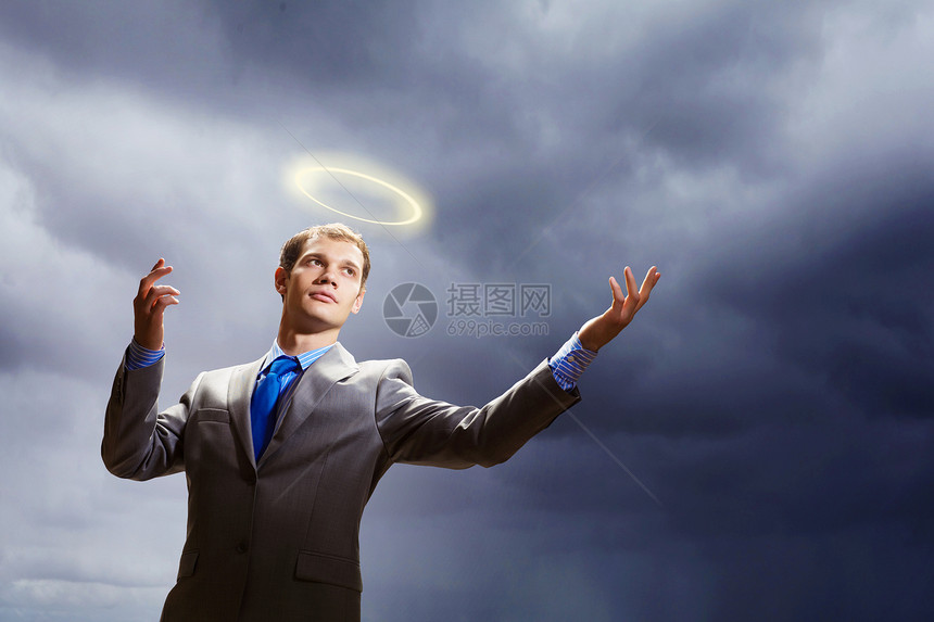圣赫商务人士教会男性老板宗教首席男人人士雨云商务祷告图片