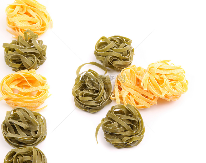 塔利阿泰尔意大利面条和意大利意粉午餐食品食物绿色黄色生产菠菜白色红色生活图片