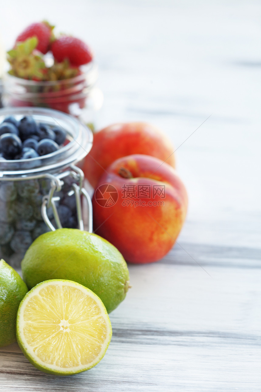 水果和浆果蓝色木头静物园艺市场玻璃食物果味柠檬桌子图片