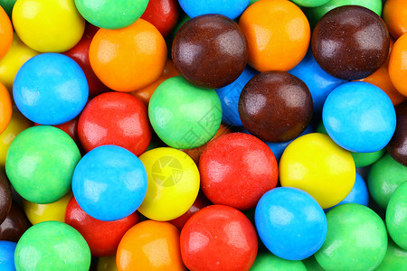 巧克力球在多彩的冰淇淋里回味甜点绿色橙子按钮水果滴黄色糖果多样性诱惑釉面背景图片