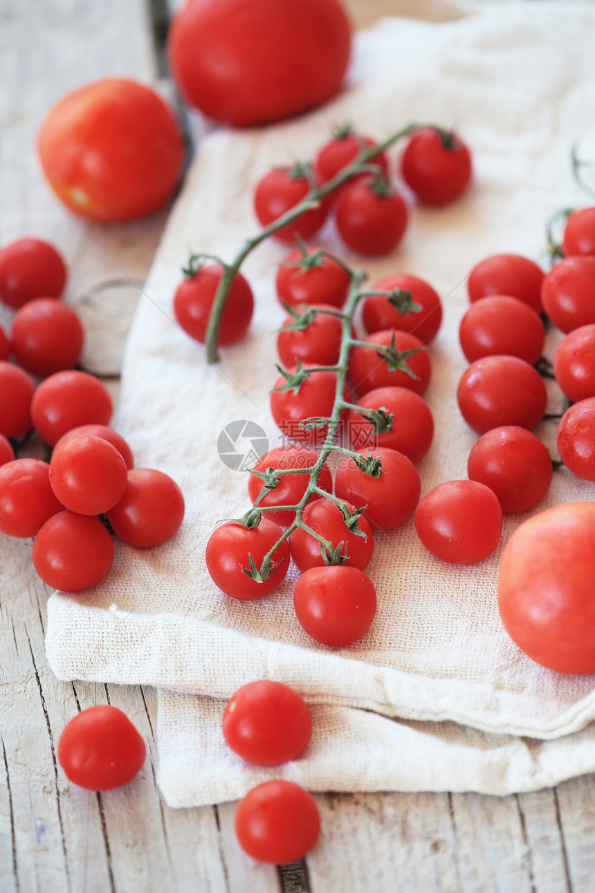 樱桃番茄食物花园静物活力造型餐巾红色桌子木板蔬菜图片