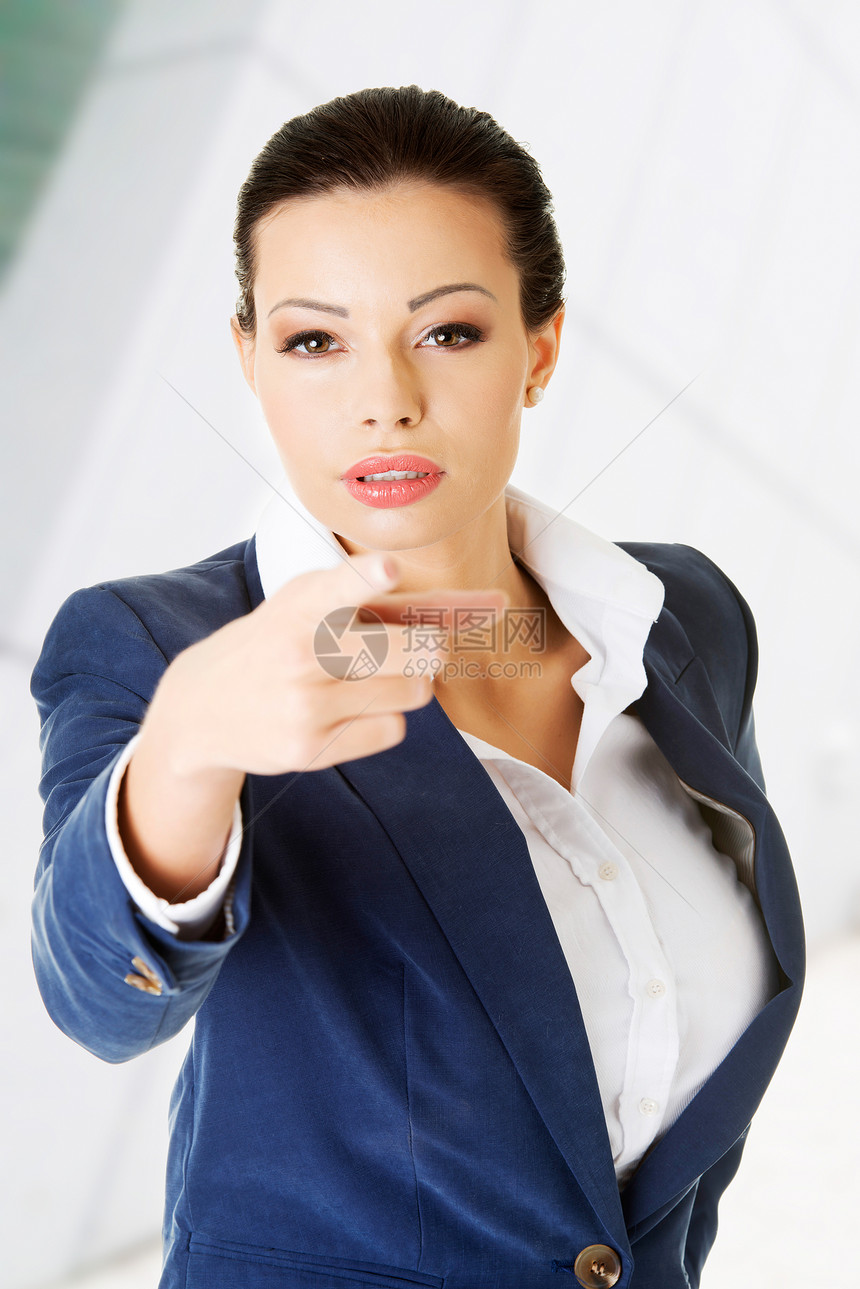 商业女人指着你指着手势女士女性商务生意人女孩人士黑发套装老师图片