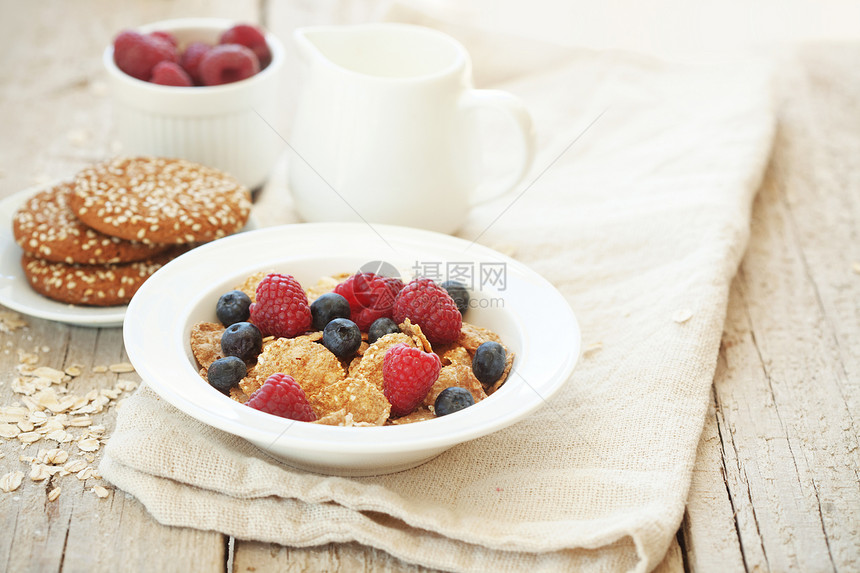 草莓和牛奶农场饮食早餐国家杯子小吃谷物芝麻种子午餐图片