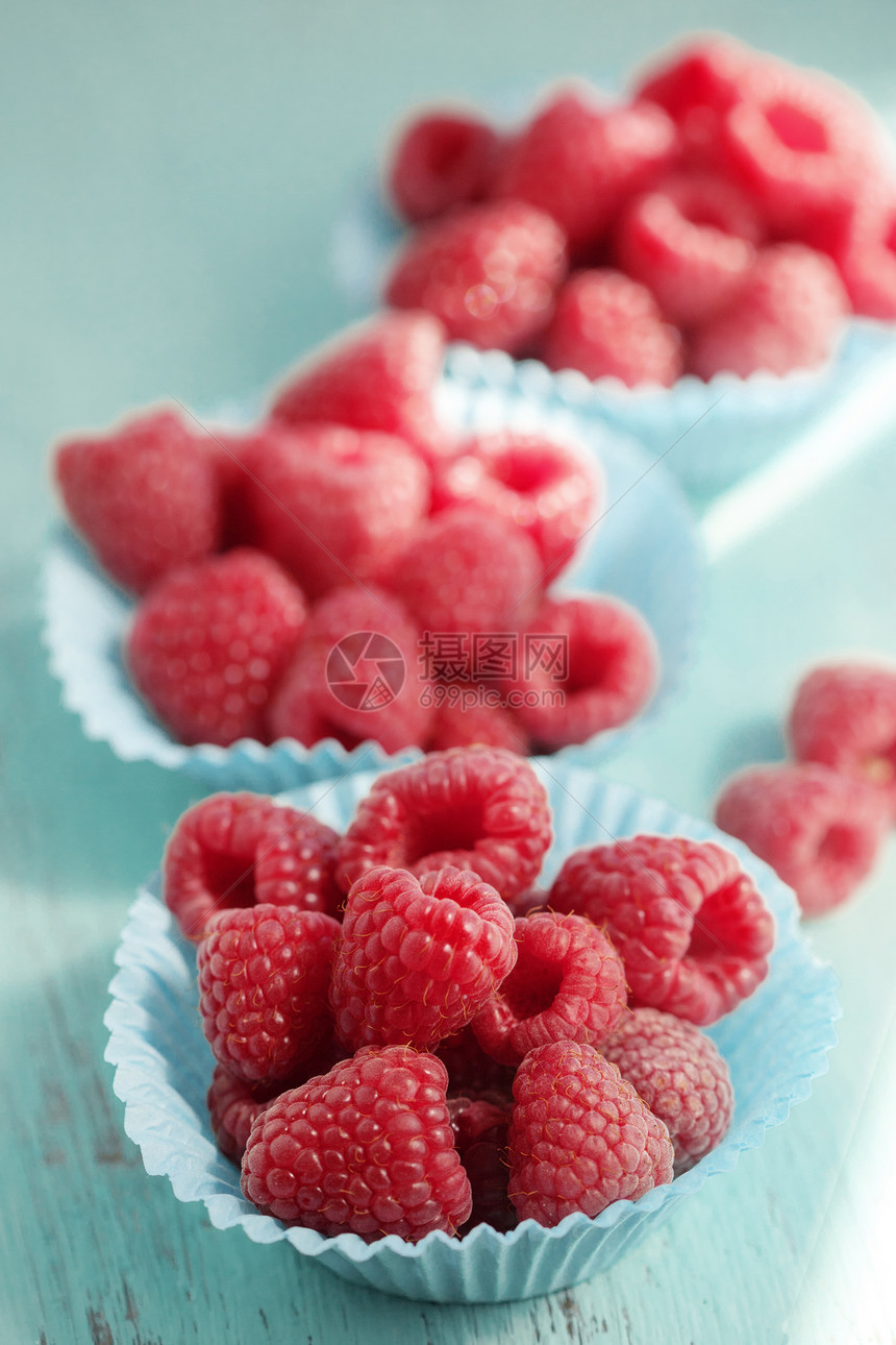 兰草莓木头选择性园艺甜点焦点红色农场静物背景乡村图片