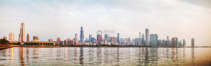 芝加哥市中心 IL 在阴云的一天旅游码头摩天大楼天际办公室城市市中心全景建筑学旅行图片