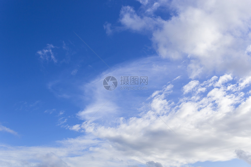 蓝天空背景蓝色阳光白色多云场景风景气候天空天堂蓝天图片