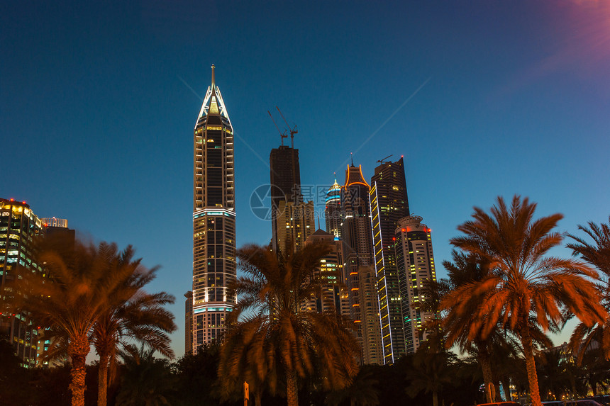 2012年11月18日 阿拉伯联合酋长国迪拜旅行城市码头街道摩天大楼建筑天空酒店建筑学灯笼图片