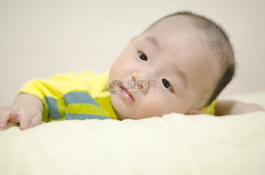 亚洲婴儿探索新生健康羊肉童年儿童微笑哺乳期儿子男性图片