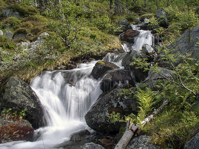 瀑布流素材山区流植物公园瀑布运动季节旅行叶子热带石头环境背景