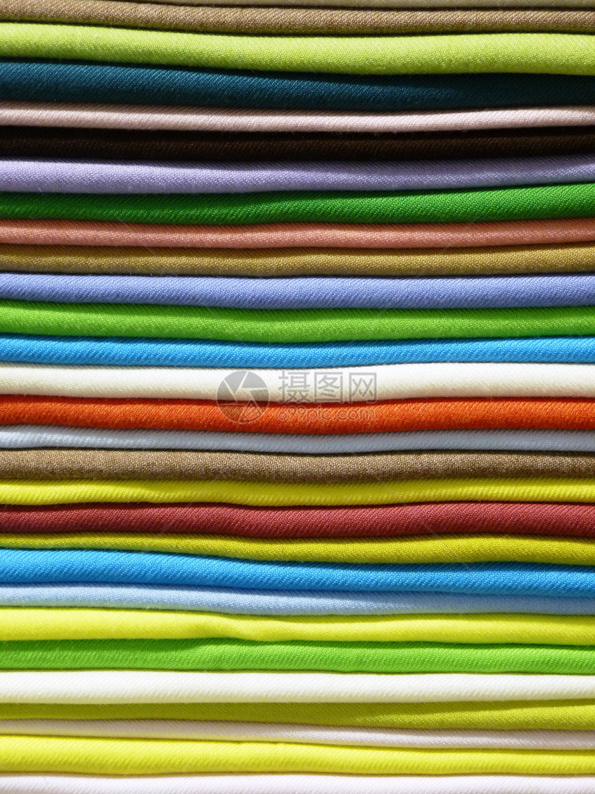彩色织物针织品展示羊毛毛衣壁橱购物蓝色服装淡紫色衣服图片