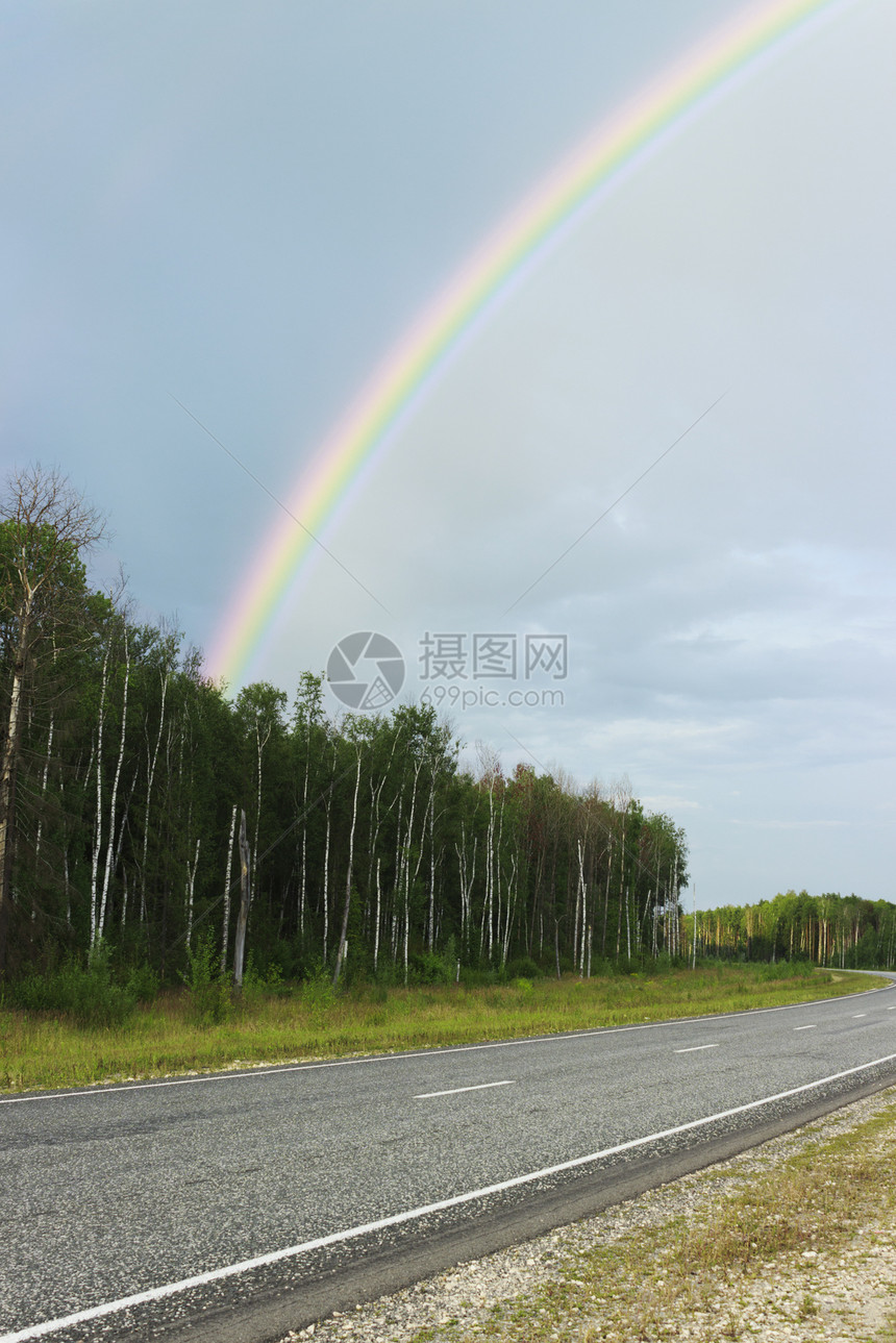 夏天在高速公路上的彩虹图片