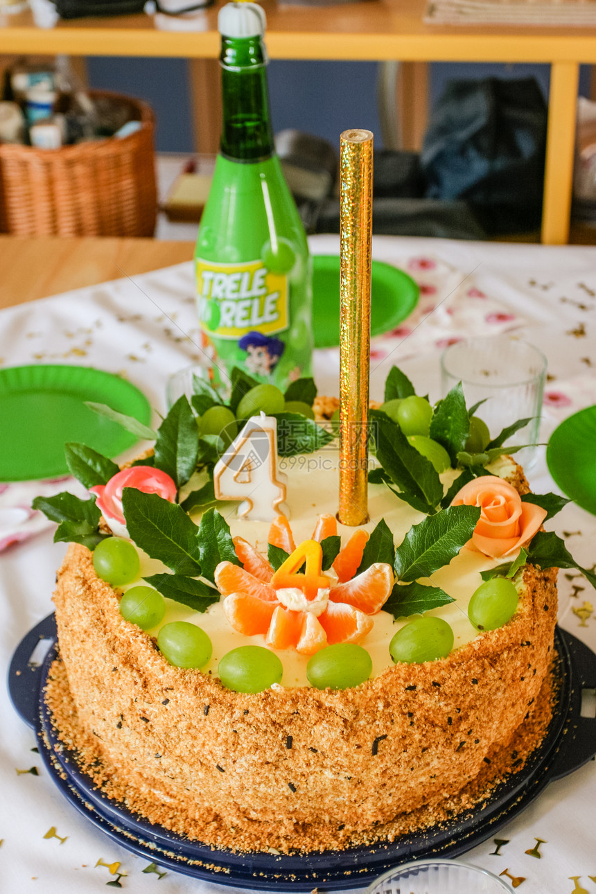 生日蛋糕庆典甜点配料榛子坚果可可小吃水果咖啡派对图片
