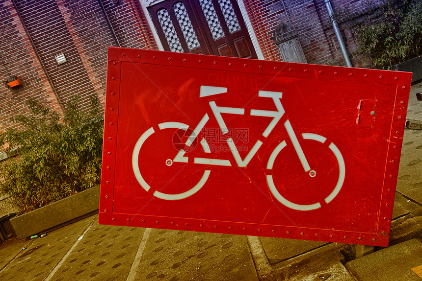 在阿姆斯特丹中心 巨大的红色自行车标志图片
