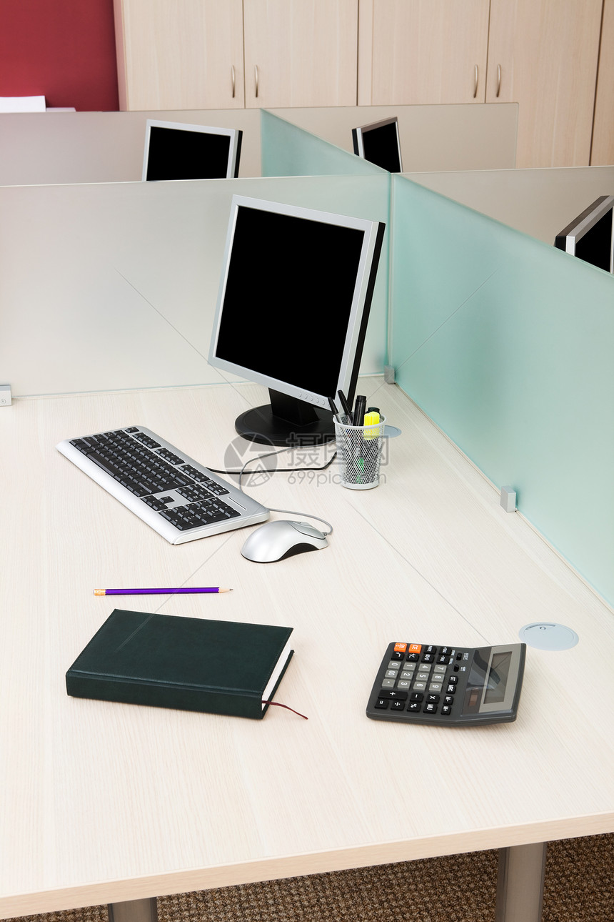 现代计算机计算器键盘屏幕课堂技术钥匙反射办公室展示家具图片