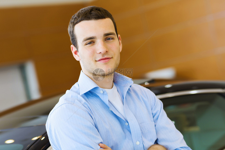 青年男子顾问顾问保险服务幸福白色顾客销售套装经销商商业公司图片