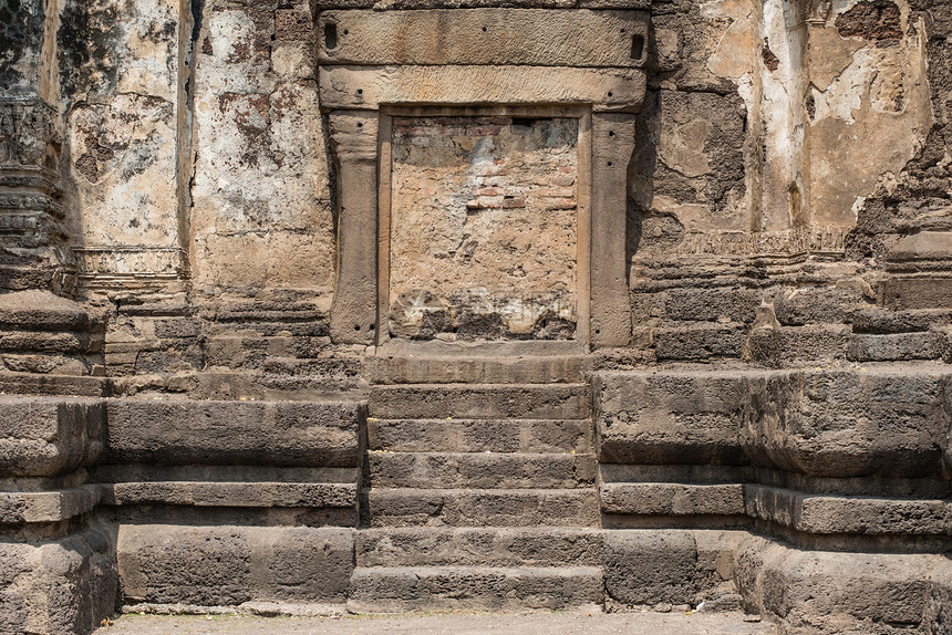 泰国古老的古老寺庙用红砖和石灰石制成蓝色历史旅行地标天空遗产宗教佛教徒反射城堡图片