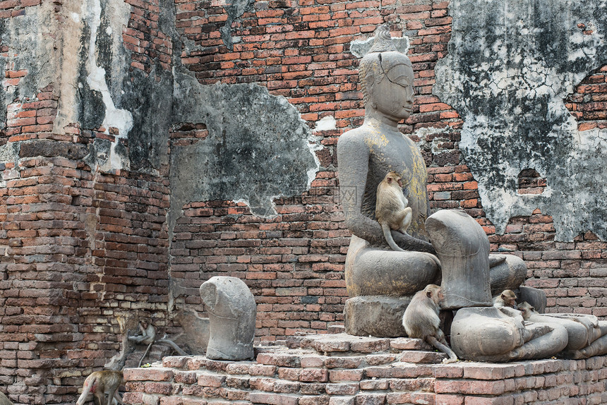 泰国古老的古老寺庙用红砖和石灰石制成信仰建筑建筑学石头宗教历史天空蓝色文化反射图片