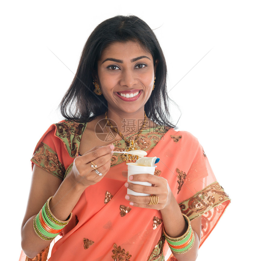 传统印度妇女吃酸奶图片