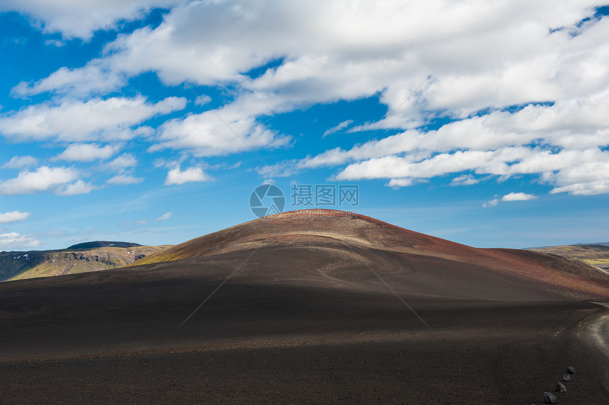 拉卡吉加尔火山口爬坡地热多云沙漠天空火山高地温泉丘陵图片