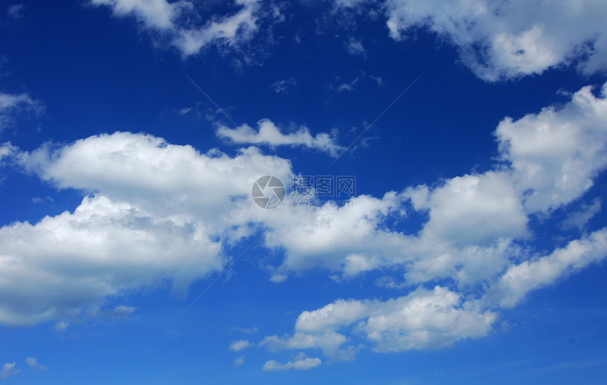 蓝色天空中的云白色气氛日光图片
