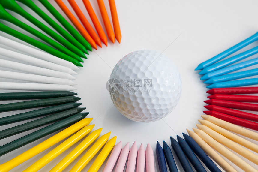 色彩多彩的木制高尔夫球静物运动发球台材料戒指圆圈木头图片