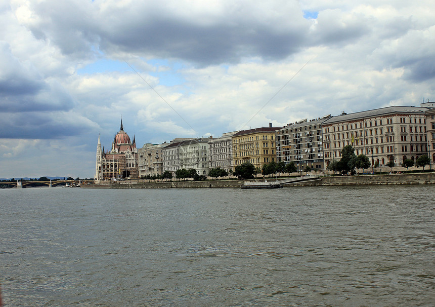 在匈牙利布达佩斯多瑙河上图片