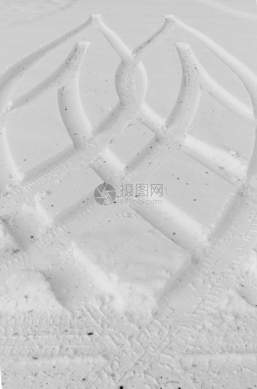 雪上车轮印白色痕迹车轮打印地形暴风雪季节烙印图片