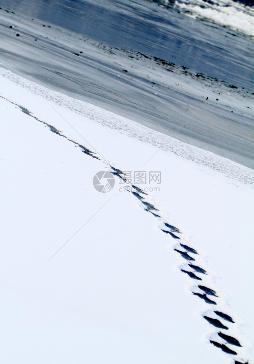 雪上脚步娱乐冒险高山踪迹勘探痕迹远足路线风景阴影图片