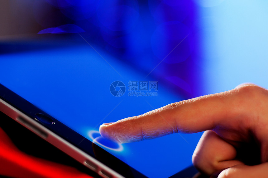 手指触摸屏幕展示创新界面笔记本蓝色商业娱乐按钮平板手势图片