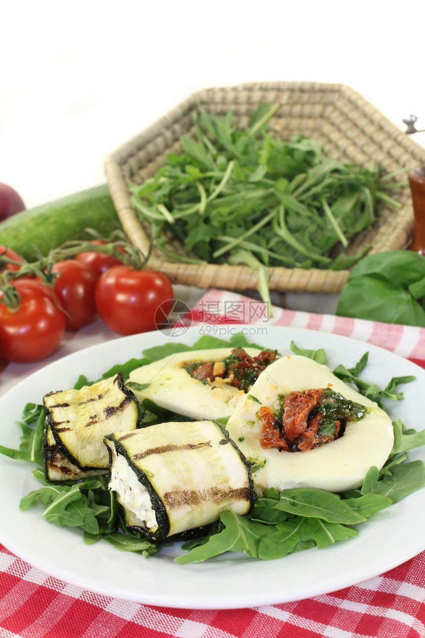 库热特卷和填充的马扎里拉西红柿小吃派对马术食物零食款待自助餐手指服务图片