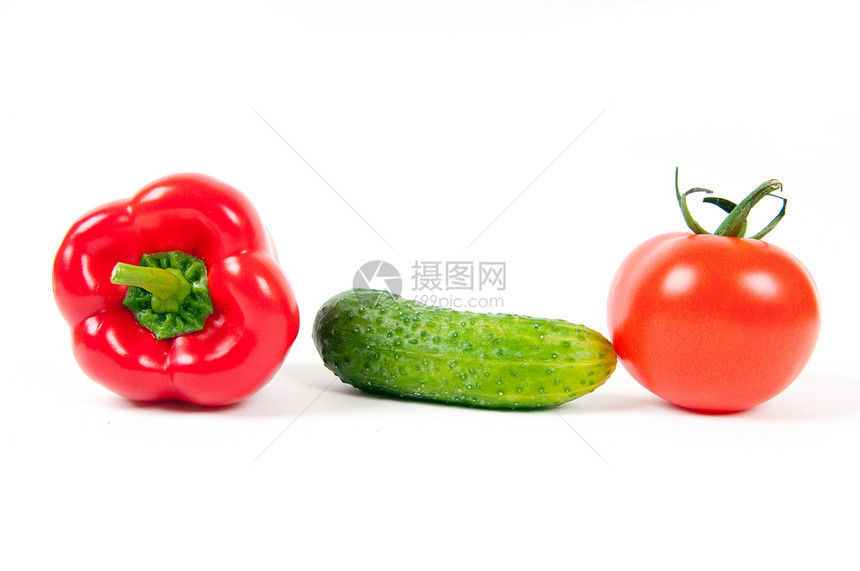 白背景孤立的红胡椒 番茄和绿黄瓜生长养分活力蔬菜食物红色小吃饮食厨房营养图片