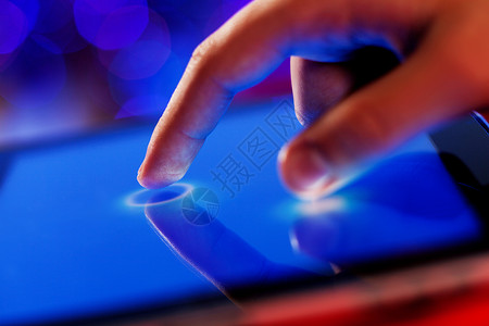 手指触摸屏幕互联网娱乐手势电脑展示软垫商业笔记本平板监视器背景图片