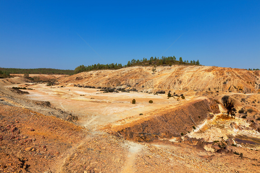 带空堤坝的地球水坝墙蓝色天空灌溉尘土农村贮存环境气候乡村风景图片