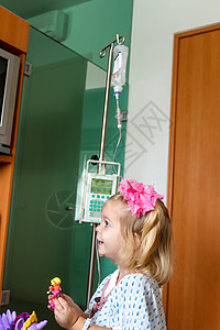 吊点滴女孩住院女童疾病孩子们静脉住院治疗点滴药物录取诊所康复孩子背景