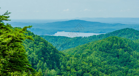 南卡罗来纳湖北州山森林全景远足岩石太阳树木风景峡谷丘陵湖泊背景图片