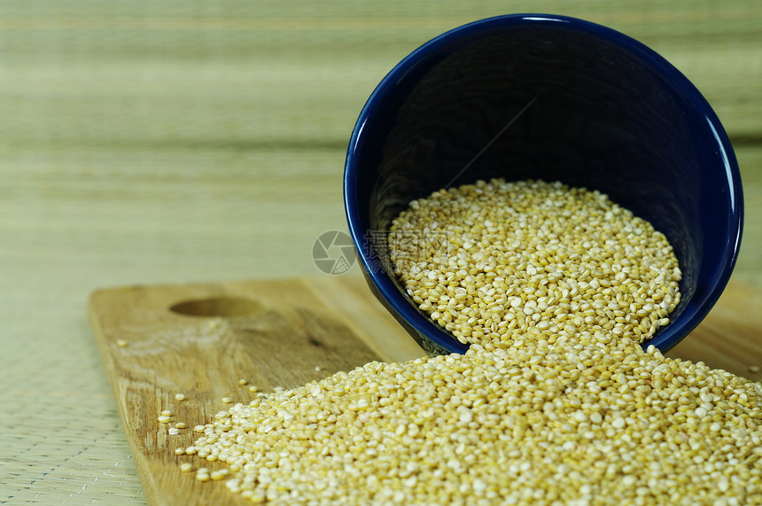 奎诺亚谷物粮食棕色蔬菜健康营养白色纤维木头种子图片
