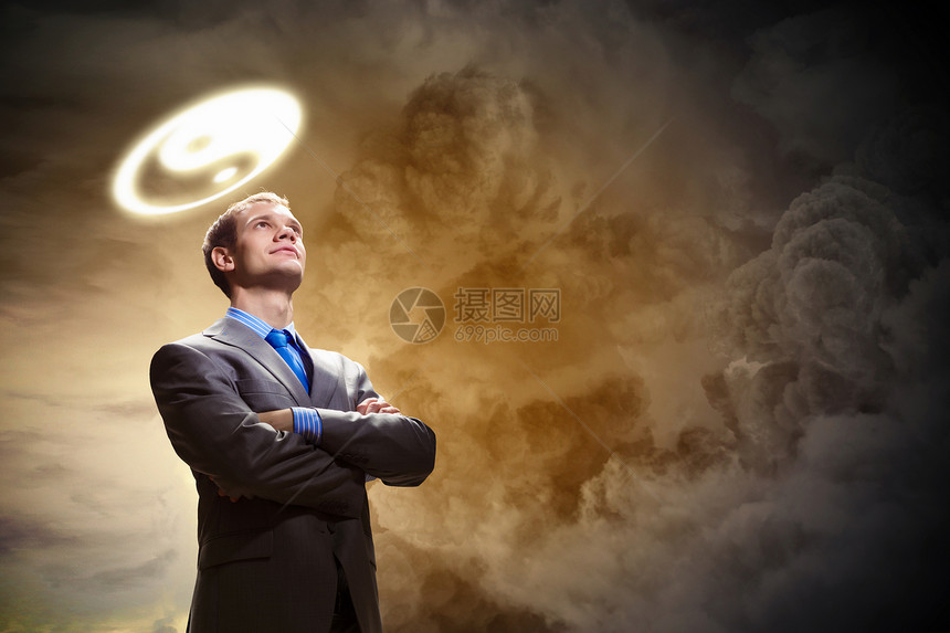 圣赫商务人士商务日夜宗教祷告男人男性老板社会教会雨云图片