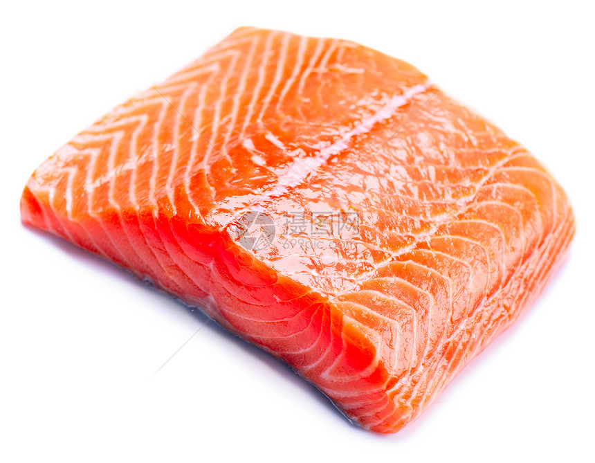 红鱼在白色背景上被隔离 三 白底的红鱼饮食炙烤宏观鱼片烹饪美食寿司牛扒鳟鱼营养图片