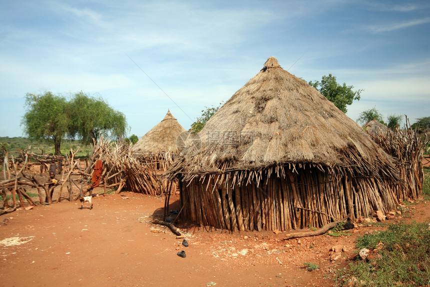 非洲非洲部落小屋乡村房子建筑物棚户区男人建筑学村庄山瓦窝棚吸引力图片
