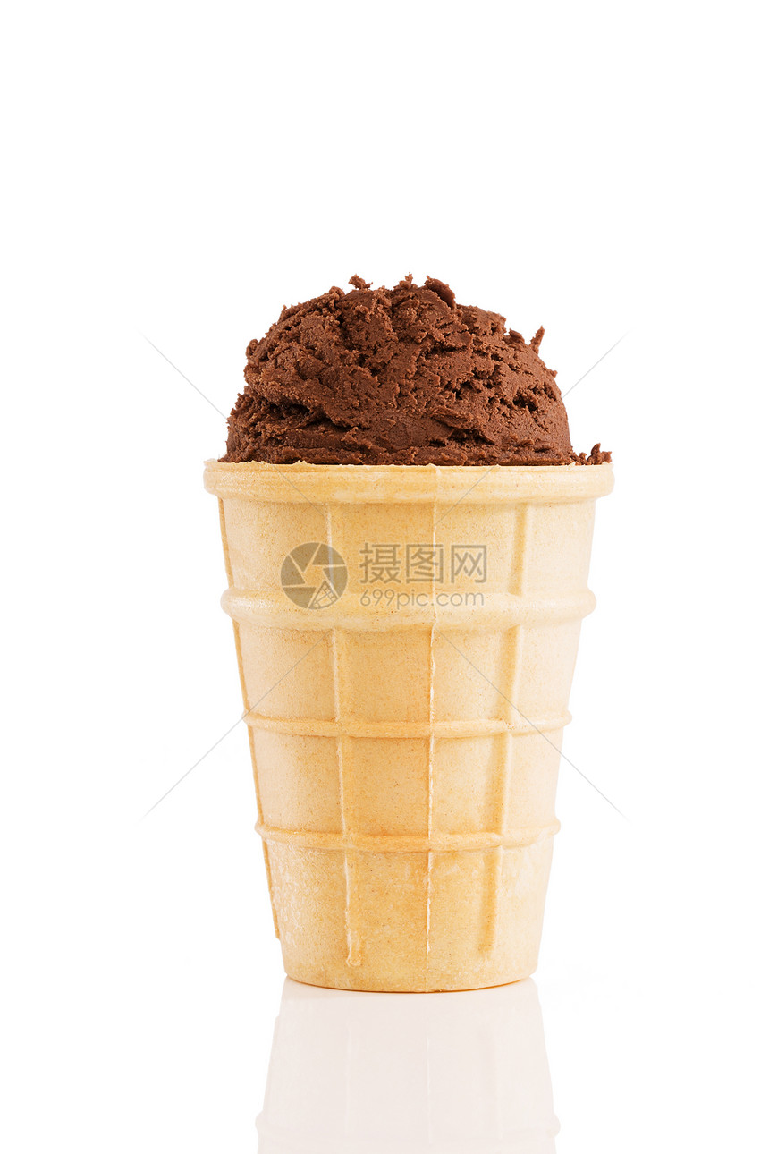 巧克力冰淇淋 在华夫饼蛋卷图片