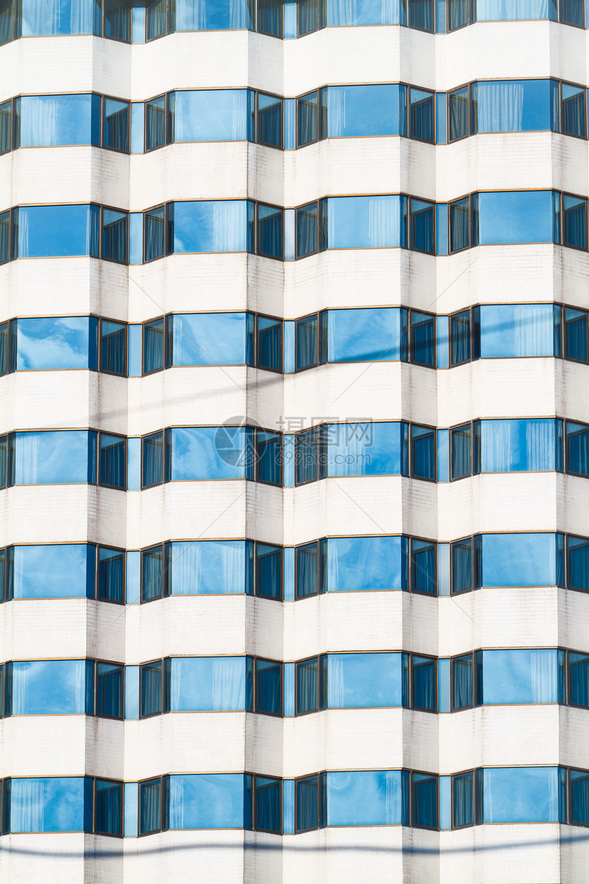拥有现代建筑的豪华建房旅馆外边建筑学蓝色住宅办公楼房间酒店大厦财产摩天大楼商业图片