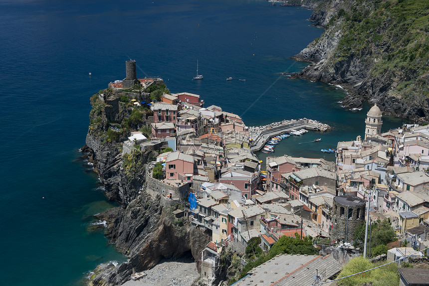 在辛克地球的Vernazza风景世界遗产悬崖村庄海岸海岸线全景地标钓鱼港口旅游图片