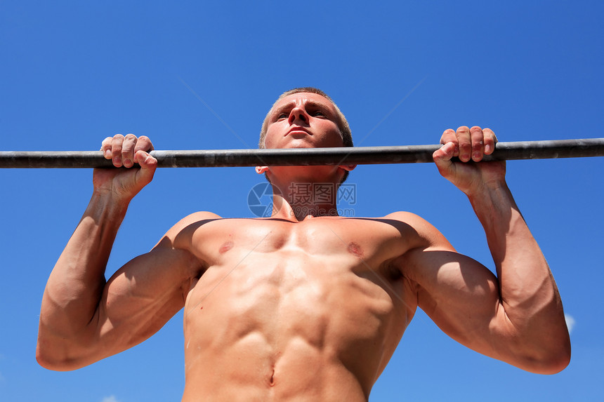 户外健身青春期天空肌肉生活方式青少年极限男人运动员体育锻炼杂技图片