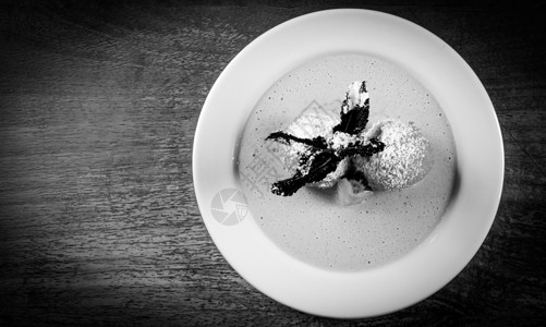 美味的饥饿式甜点特配美食黑与白环境桌子餐厅木头饺子面团盘子糕点背景图片